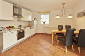 Coffee/tea maker, fridge, microwave, oven - "Judith" in the Riwa House (Kölpinsee)