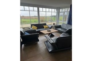 Smart TV, fireplace, DVD player, books - Holiday home with 3 bedrooms (Zinnowitz)