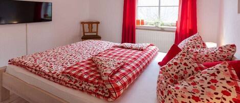 Iron/ironing board, free WiFi, bed sheets