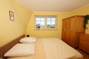 Room - Odin in a semi-detached house (Wiek auf Ruegen)
