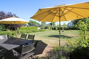 Outdoor dining - Odin in a semi-detached house (Wiek auf Ruegen)