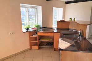 Coffee/tea maker, fridge, oven, stovetop - Dräger's Holmkjer-Huus (Gelting)