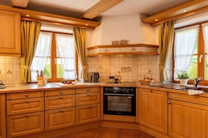 Kühlschrank, Ofen, Herdplatte, Geschirrspüler