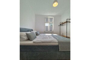Bügeleisen/Bügelbrett, Reisekinderbett, kostenloses WLAN, Bettwäsche