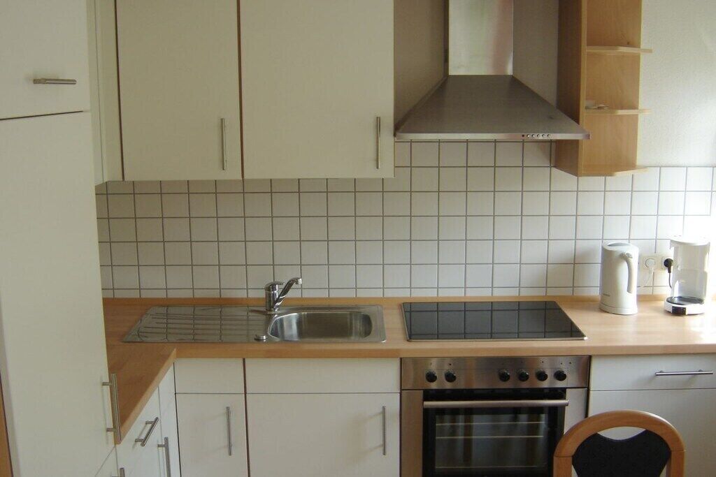 Coffee/tea maker, fridge, oven, stovetop