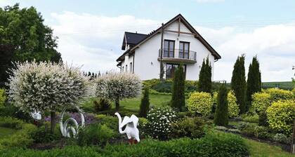 Soothing 5-bedroom house in Kochoń perfect for relaxing stays