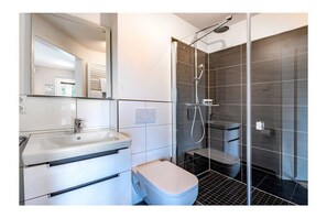 Bathroom - To the garden side - 1.C/ 1.D (Drochtersen - Krautsand)
