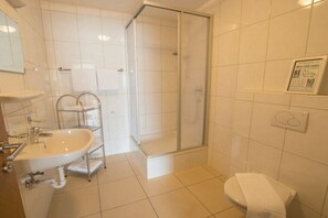 Bathroom - Holiday apartment in Fügen with swimming pool (Fügen)