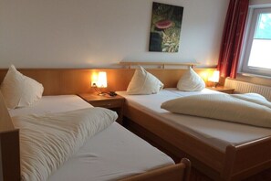 Room - Holiday apartment in Fügen with swimming pool (Fügen)
