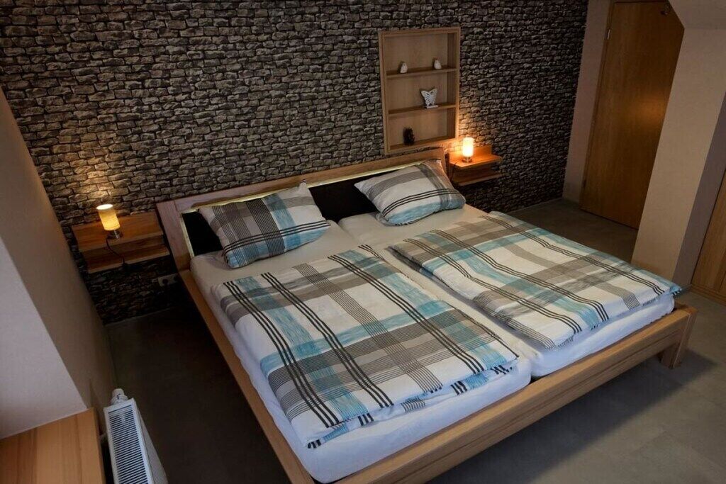 8 bedrooms, iron/ironing board, travel cot, free WiFi