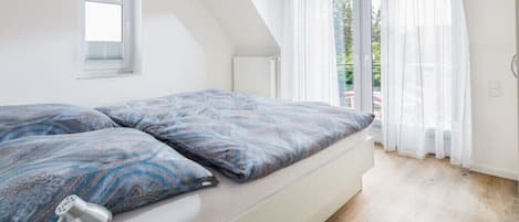 2 Schlafzimmer, Reisekinderbett, kostenloses WLAN, Bettwäsche