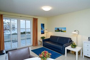 Smart TV, DVD player, books, stereo - Villa Vilmblick Apartment 4 (Lauterbach)