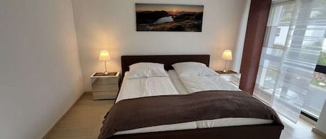 Bügeleisen/Bügelbrett, kostenloses WLAN, Bettwäsche