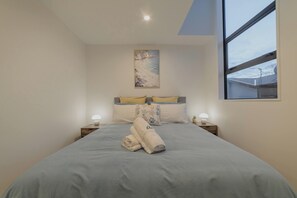 Ferros/tábuas de passar roupa, berço de viagem, Wi-Fi, roupa de cama