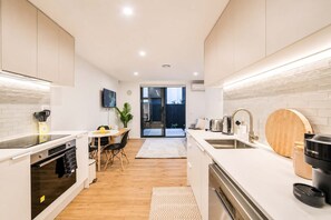 Private kitchen - Modern 2BR with Patio | Christchurch CBD (Christchurch)