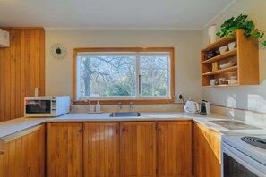 Coffee/tea maker, fridge, microwave, oven