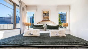 3 slaapkamers, een strijkplank/strijkijzer, wifi, beddengoed