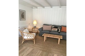 Smart TV - Holiday home in Ellemeet with barbecue (Ellemeet)