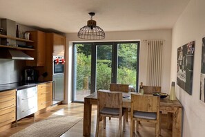 Coffee/tea maker, fridge, microwave, oven - Villa Hungerburg/Nordpark Innsbruck (Innsbruck)