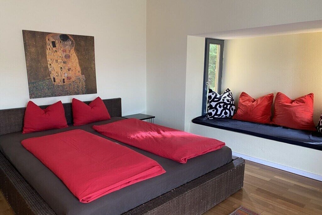3 bedrooms, iron/ironing board, travel cot, free WiFi