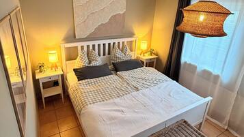 1 Schlafzimmer, Schreibtisch, Bügeleisen/Bügelbrett, Reisekinderbett