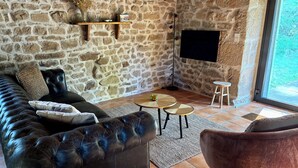 Unclassified image, 3 of 18, button - The Gîte de Couturas – Fenced-in garden and shared pool in Corrèze (Saint-Hilaire-les-Courbes)