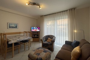 Smart TV, stereo - Holiday home with 2 bedrooms (Kaltenhof)