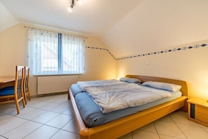 Travel cot, free WiFi, bed sheets - Holiday home with 2 bedrooms (Kaltenhof)