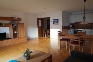 Smart-TV, DVD-Player, Bücher