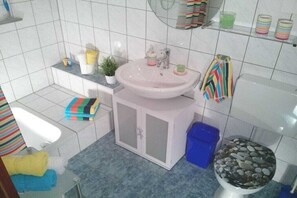 Bathroom - Holiday apartment with 1 bedroom (Bergisch Gladbach)