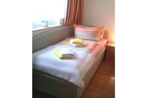 Room - Holiday apartment with 1 bedroom (Bergisch Gladbach)