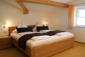 Iron/ironing board, free WiFi, bed sheets - Cellar - Castle view (Hopfen am See)
