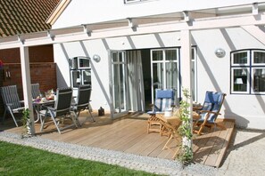 Outdoor dining - Holiday home with 2 bedrooms (Heiligenhafen)