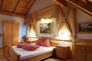 Bügeleisen/Bügelbrett, Reisekinderbett, kostenloses WLAN, Bettwäsche