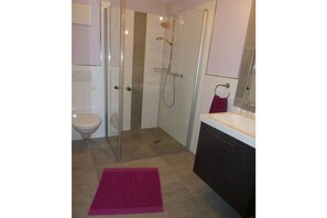 Bathroom - Farm holiday apartment Eichhagen (Meschede)