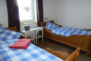 Iron/ironing board, free WiFi, bed sheets