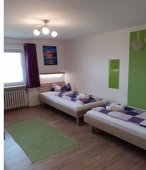 Reisekinderbett, kostenloses WLAN, Bettwäsche