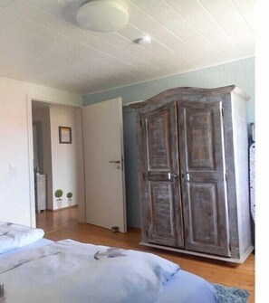 1 dormitorio, tabla de planchar con plancha, wifi gratis y ropa de cama