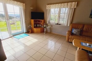 Smart-TV, Kamin, Stereoanlage