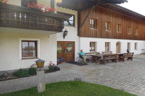 Outdoor dining - Country Life - Gröller Holiday Farm (Drachselsried)