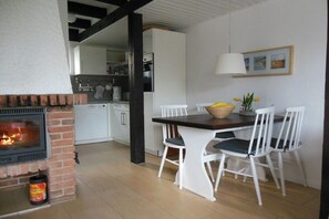 Dining - Holiday home with 1 bedroom (Neukirchen \/ Sütel-Strand)