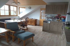 Private kitchen - Holiday apartment with 1 bedroom (Bernbeuren)