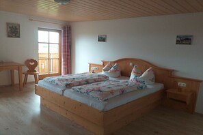 Room - Holiday apartment with 1 bedroom (Bernbeuren)