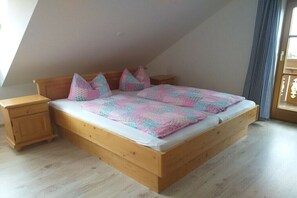 Room - Holiday apartment with 1 bedroom (Bernbeuren)