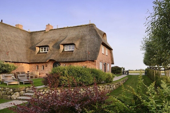 Exterior - Holiday home in Sylt with swimming pool (Sylt)