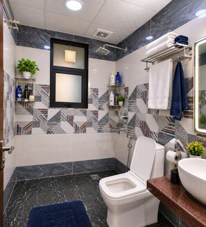 Bathroom - Hotel Delluna (Greater Noida)