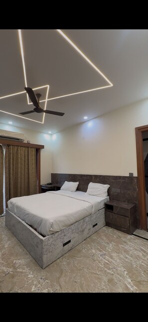 Room - Hotel Delluna (Greater Noida)