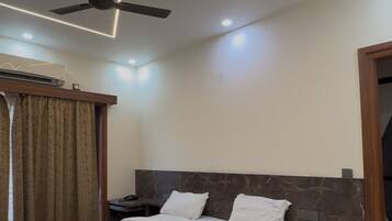 Deluxe Double Room, Balcony, Garden View | Wi-fi percuma