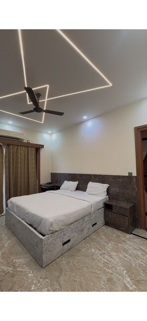 Deluxe Double Room, Balcony, Garden View | WiFi (free)
