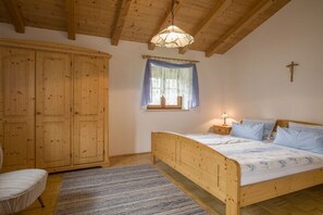 Bügeleisen/Bügelbrett, Reisekinderbett, Bettwäsche